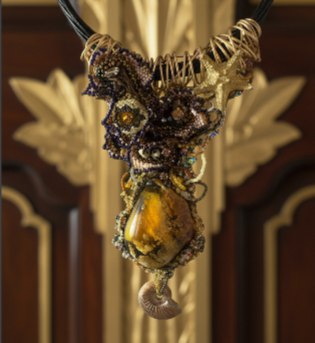 Колье из янтаря "Тайные сокровища" - Вестник света
