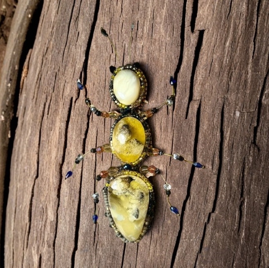 Брошь из янтаря "Муравей" - Тайна времени