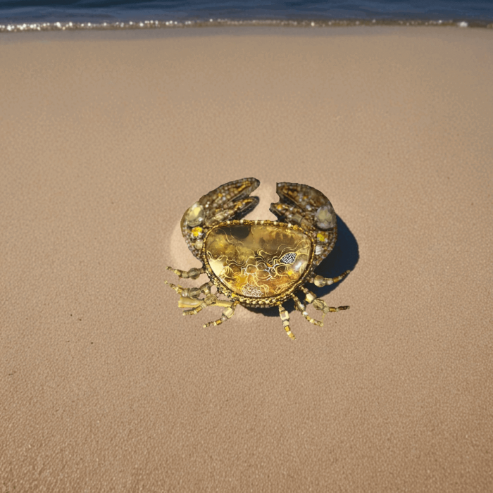 Брошь из янтаря "Янтарный краб" - Легенда о морях