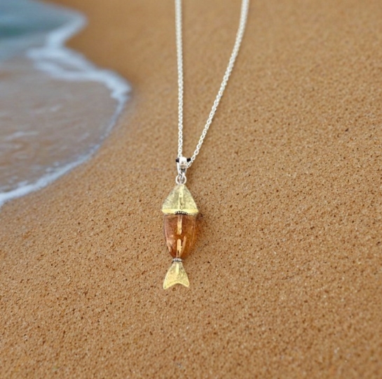 Кулон из янтаря "Рыба" - Морской луч