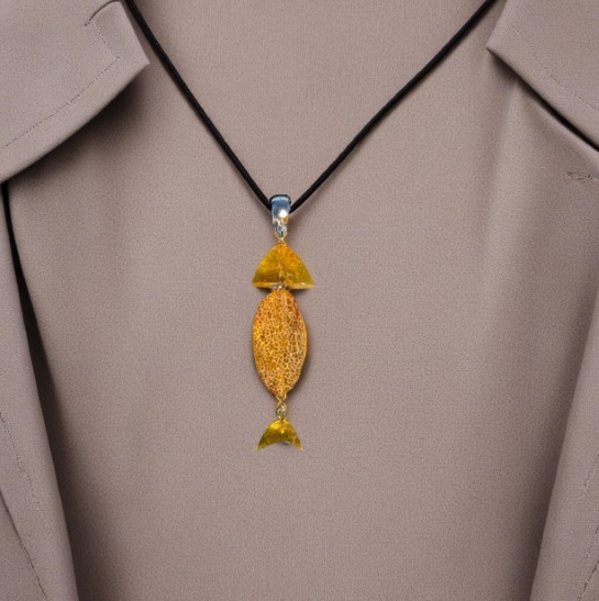 Кулон из янтаря "Рыба" - Касание воды
