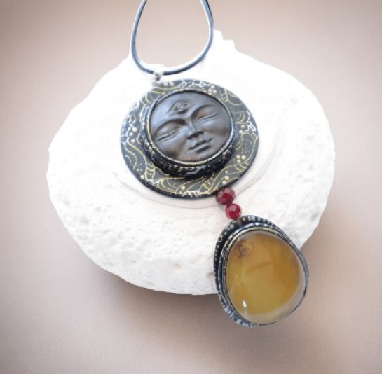 Кулон из янтаря "Счастья" - Мистический взгляд