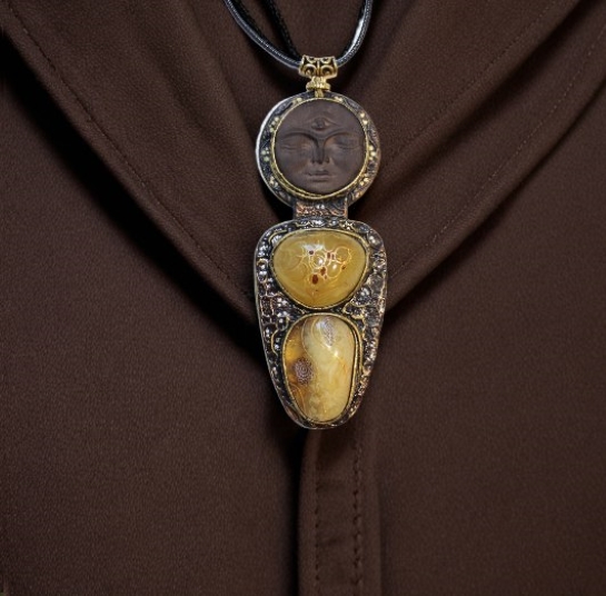 Кулон из янтаря "Счастья" - Вечная энергия