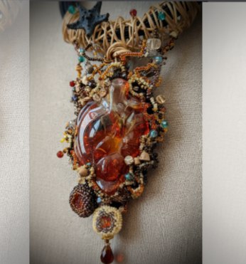 Колье из янтаря "Морские сокровища"