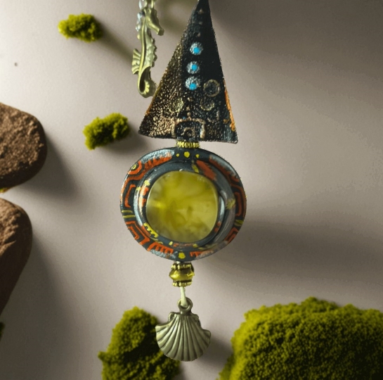 Кулон из янтаря "Древний" - Сияние древности