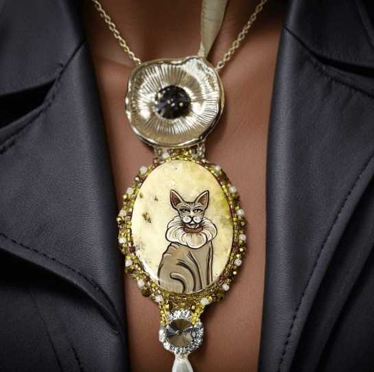 Кулон из янтаря "Кот - Аристократ"