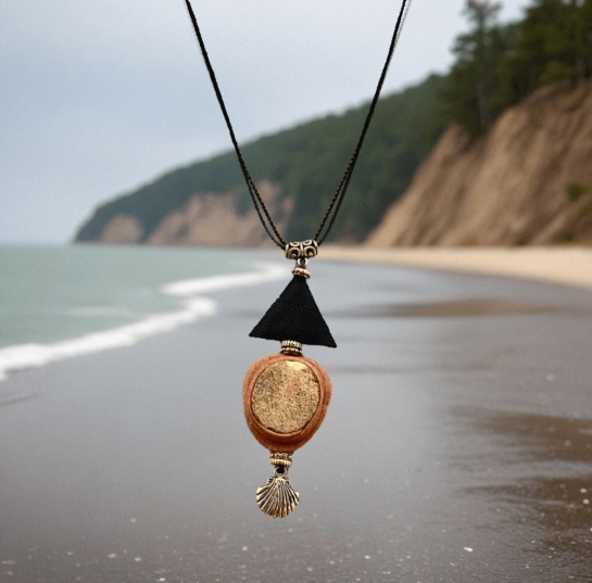 Кулон из янтаря "Рыба" - Загадка моря