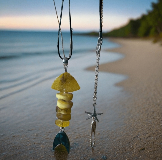 Кулон из янтаря "Рыба" - Морская радость