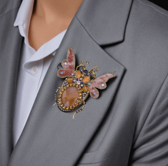 Брошь из янтаря "Бабочка" - Вечная легкость