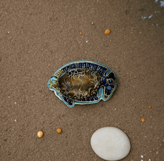 Брошь из янтаря "Рыба" - Магия янтаря