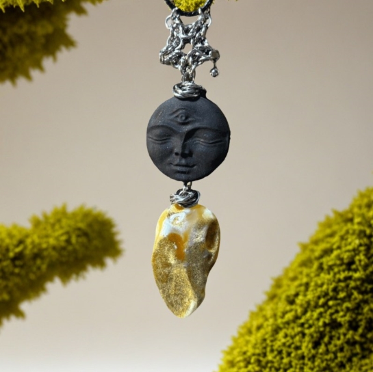 Кулон из янтаря "Восточная сказка"