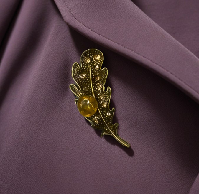 Брошь из янтаря "Лист" - Осенний Золото