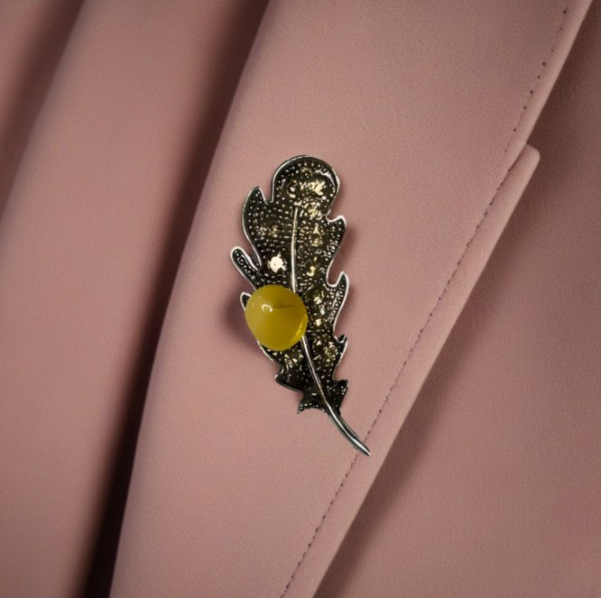 Брошь из янтаря "Лист" - Янтарный Взгляд