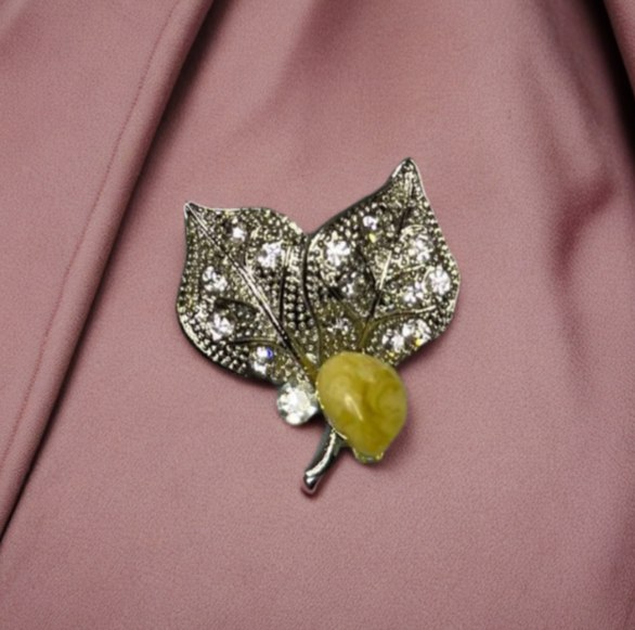 Брошь из янтаря - Зимний шелест