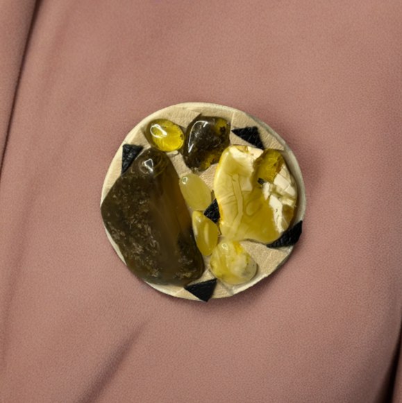 Янтарная брошь - Золотой солнечный осколок