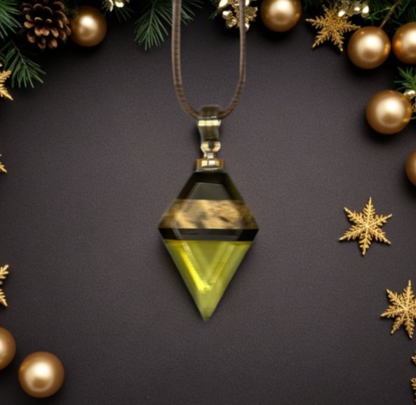 Кулон из янтаря "Кристалл" - Золотой узор