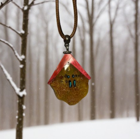 Кулон из янтаря "Домик счастья" - Сказочный янтарь