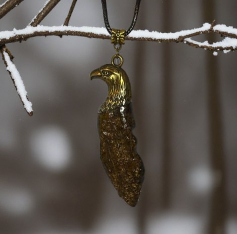 Кулон из янтаря "Орел" - Летний луч